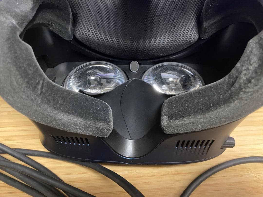 HTC VIVE COSMOS VRゴーグル
