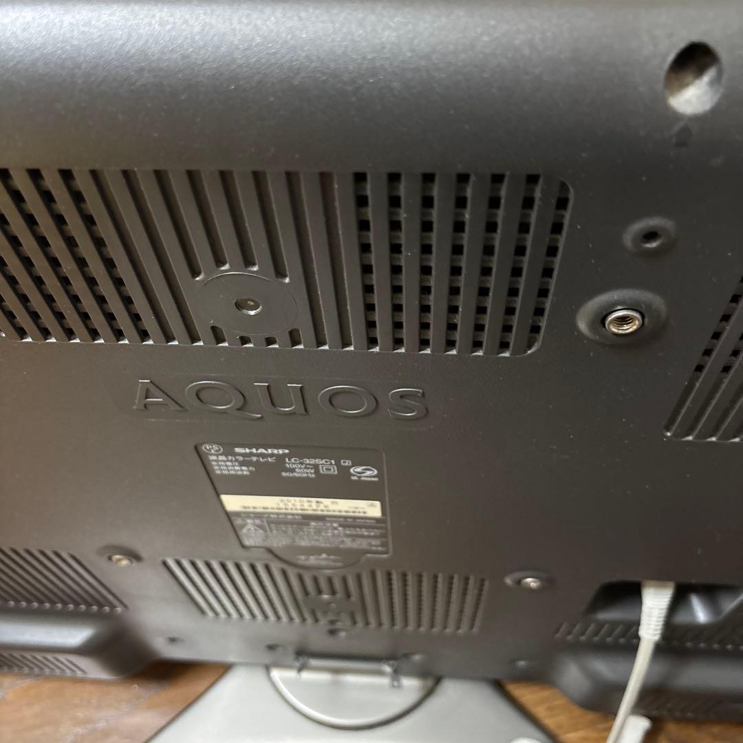 SHARP　AQUOS　液晶テレビ赤　32型　世界の亀山ブランド