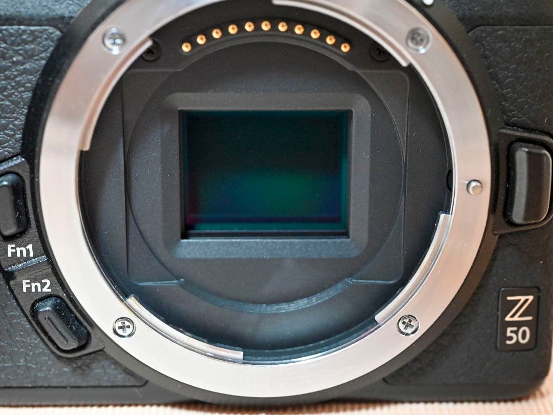 Nikon Z50 ミラーレス一眼カメラ 本体と16-50mmレンズ