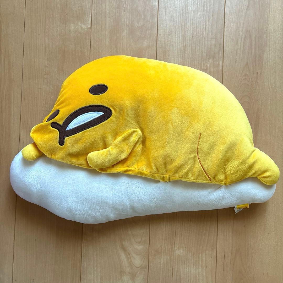 ぐでたま クッション ぬいぐるみ - メルカリ