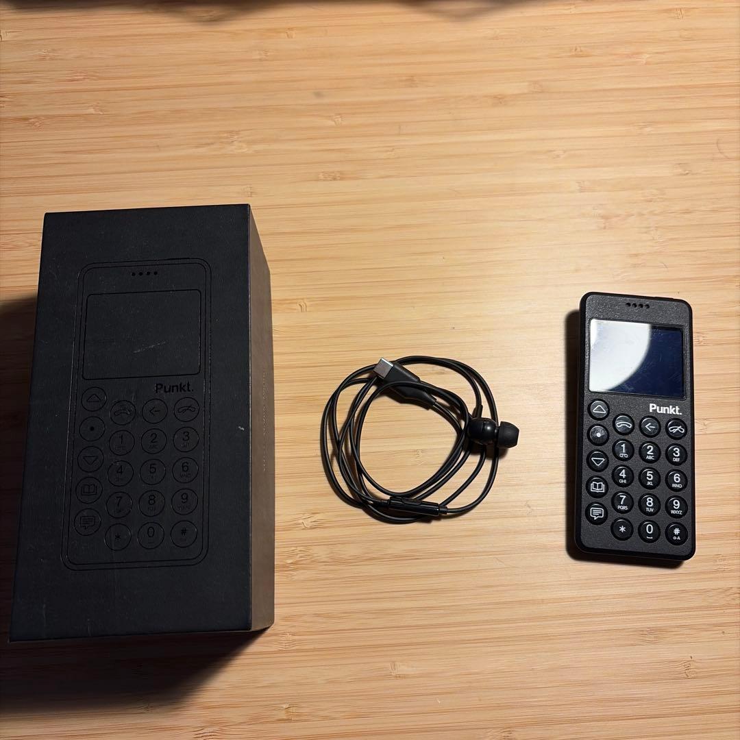 携帯電話本体 Punkt. MP02