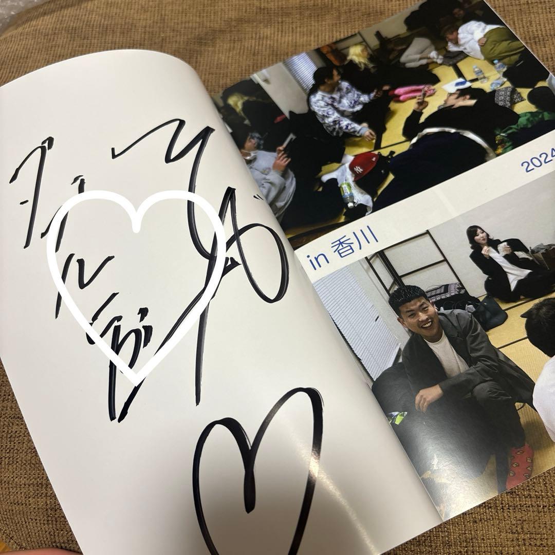 ダブルヒガシ東 直筆サイン入りフォトブック - メルカリ