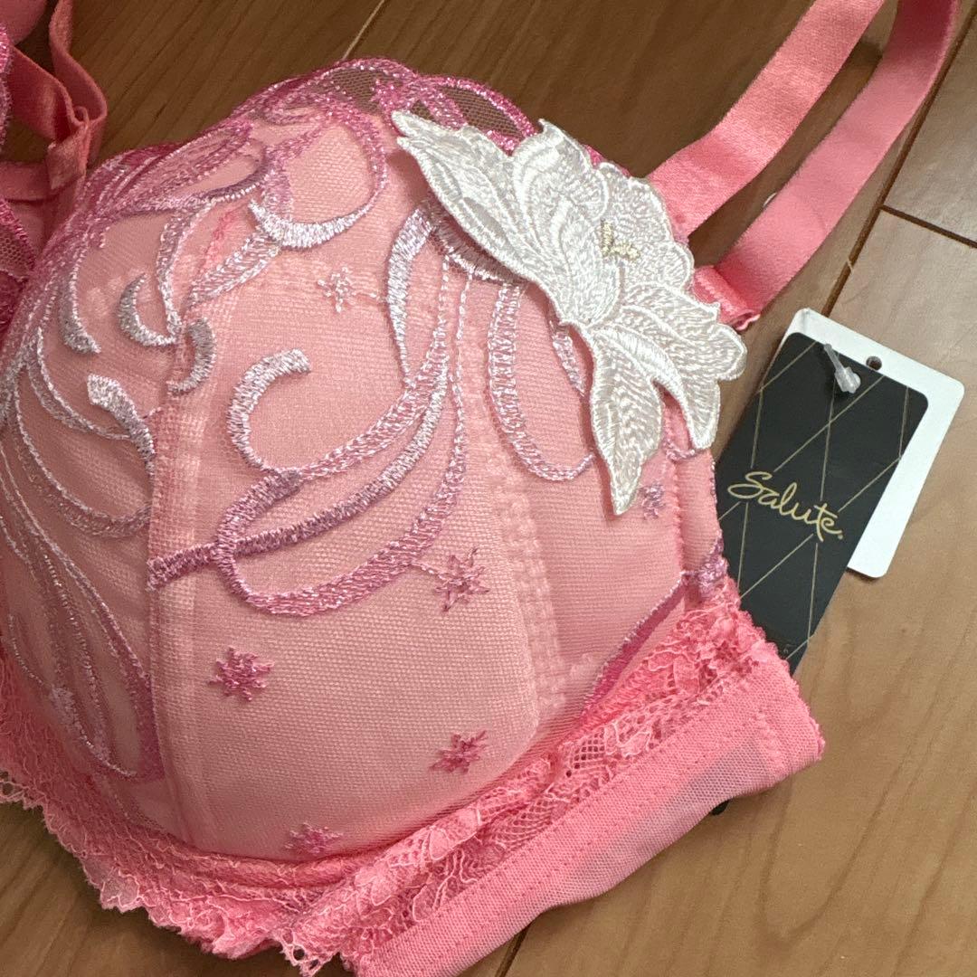 あきちゃん専用Salute ブラジャーTショーツセット G75 - メルカリ