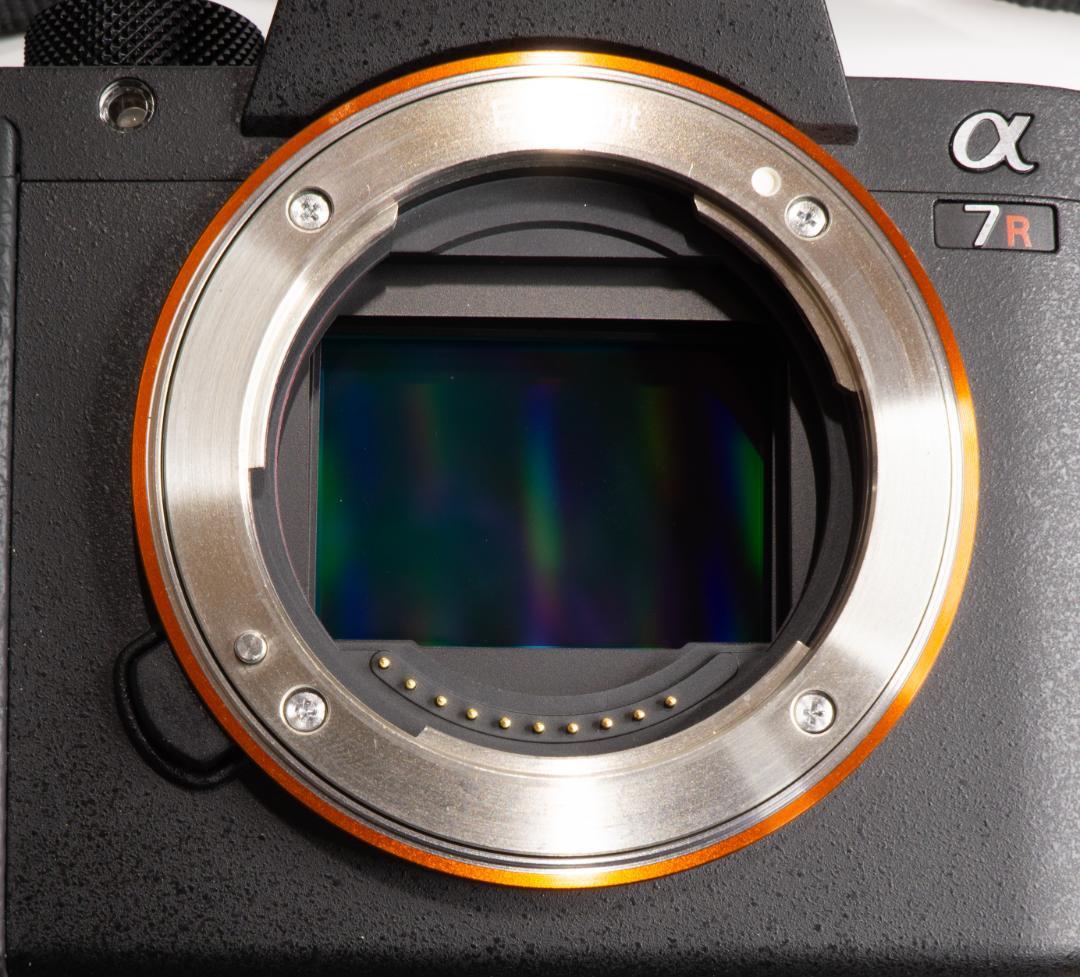 SONY・α７RⅡ・ボディ★動作順調で使用感少★純正バッテリー２個など付属