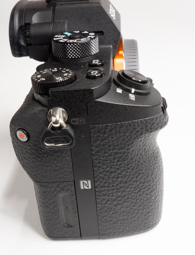 SONY・α７RⅡ・ボディ★動作順調で使用感少★純正バッテリー２個など付属