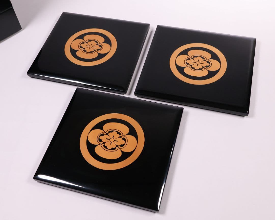 MB33】輪島塗 宗水堂 木瓜家紋 蓋三枚 五段重 7.5寸重箱 黒内朱 木製