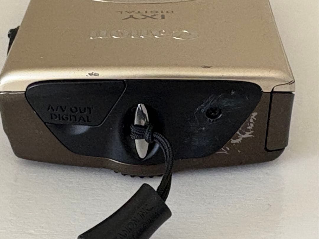 Canon IXY920IS ゴールド 動作品　充電器、SDカード4GB付き