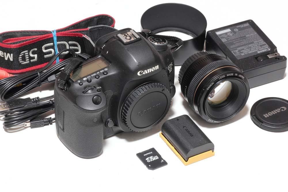 EOS 5D Mark III、EF50mm F1.4 USM、SDカード付