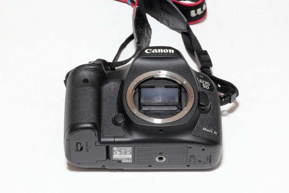 EOS 5D Mark III、EF50mm F1.4 USM、SDカード付