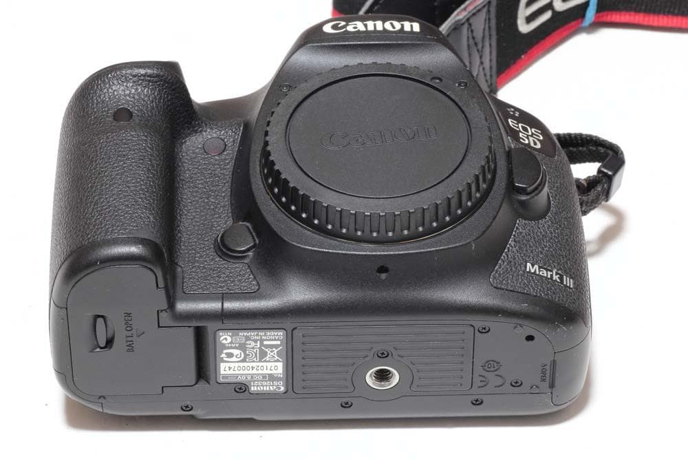 EOS 5D Mark III、EF50mm F1.4 USM、SDカード付