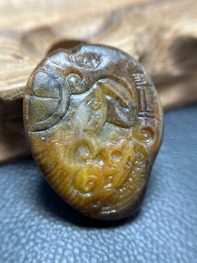 本物！貴重な手彫り和田玉ペンダント☆籽料証明書つき - メルカリ