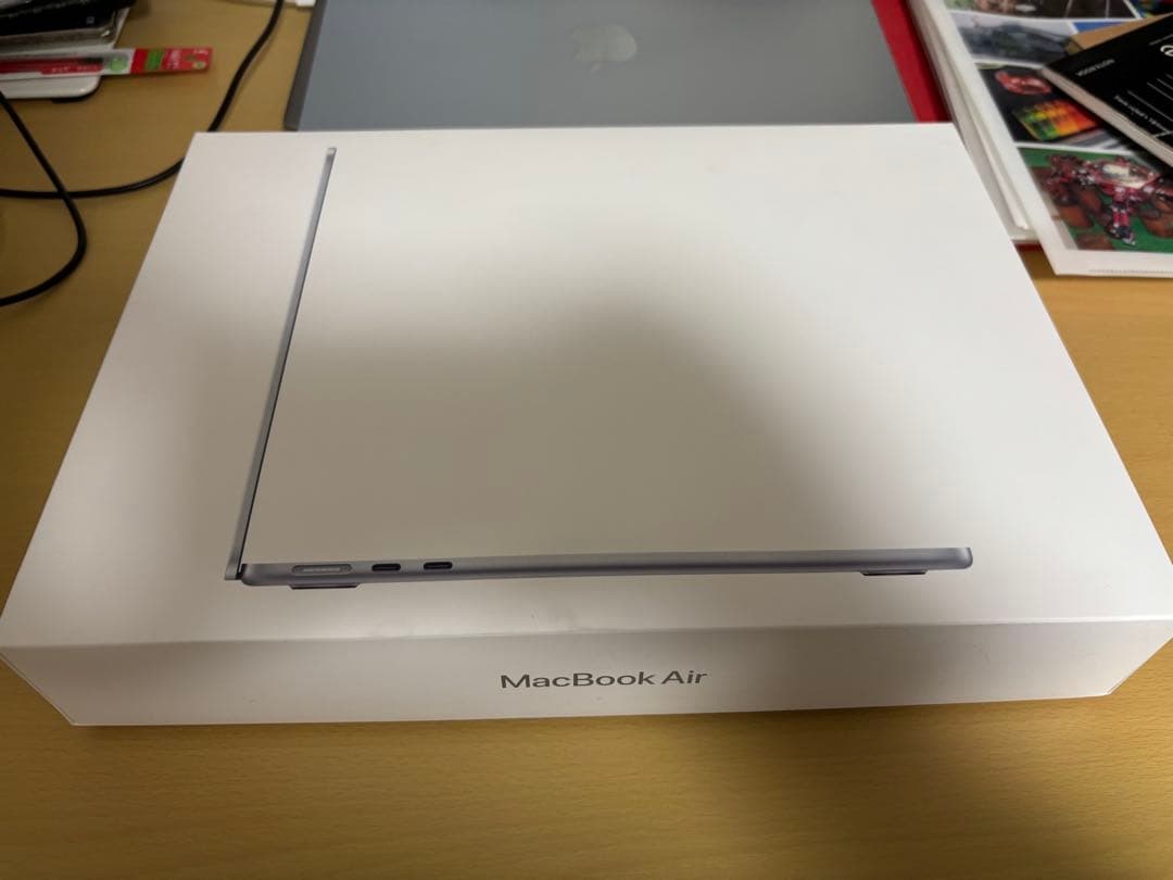 新品近い Apple MacBook Air (M4, 16GB, 256GB)