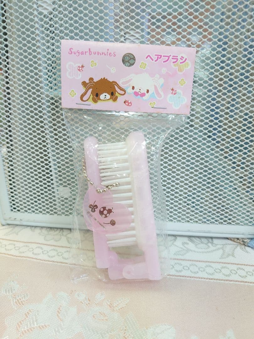 い*り様 【新品・未使用】サンリオ　シュガーバニーズ　ヘアブラシ　廃盤品 sanrio（サンリオ） 送料無料 ぬいどりドールSサイズ ぴたっとふれんず