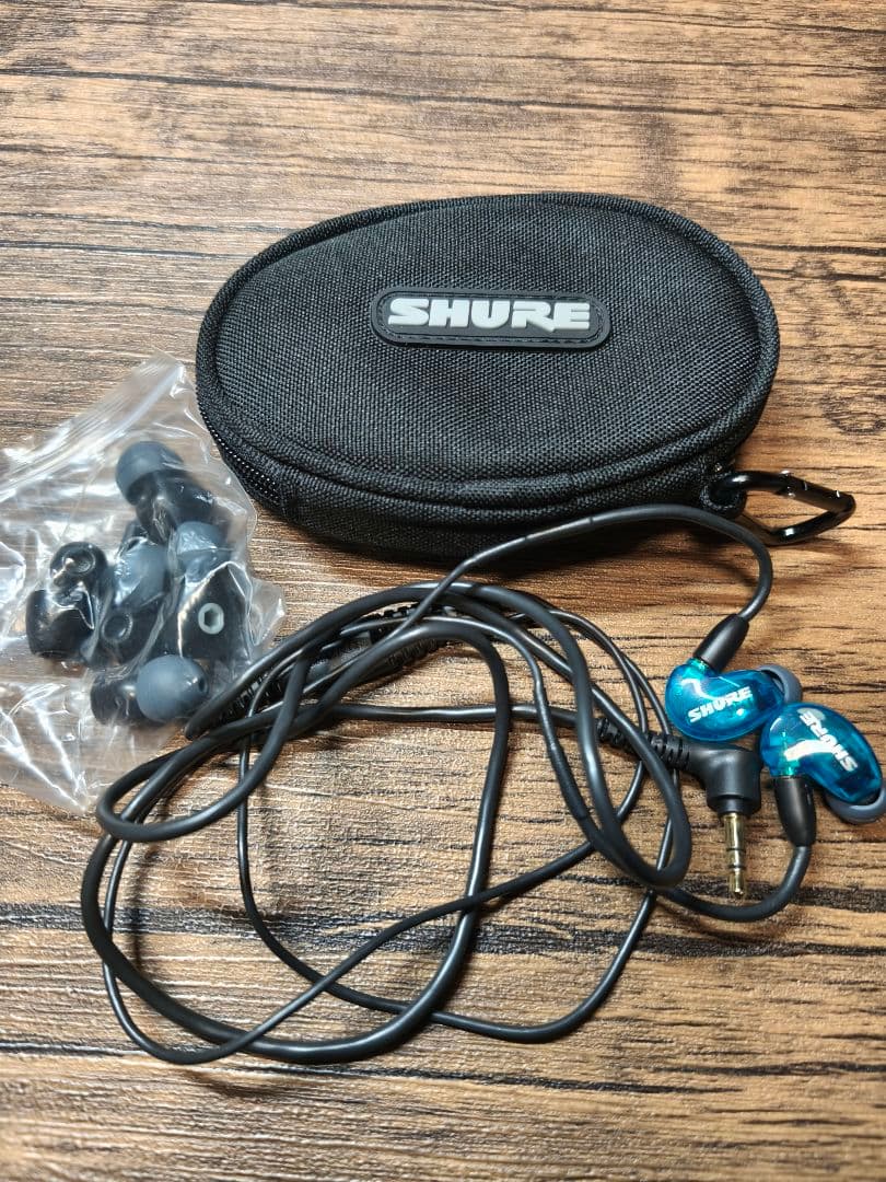 SHURE SE215 青 有線イヤホン キャリングケース付き - メルカリ