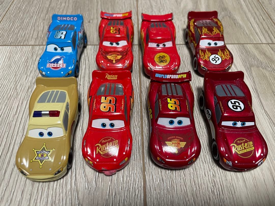H*Y様 【廃盤】カーズ トミカ 8台セット ライトニング マックイーン 廃盤】カーズ トミカ 8台セット ライトニング マックイーン - メルカリ