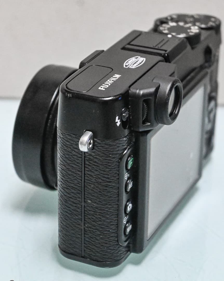 FUJIFILM X20 ブラック 本体・箱・説明書付き　その他付属品たくさん！