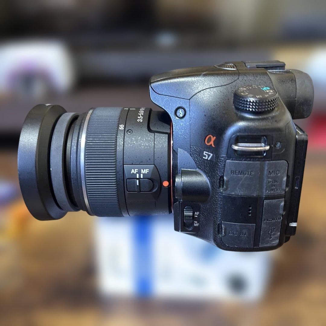 SONY α57 デジタル一眼レフカメラ ダブルズームレンズキット　レンズ2本付