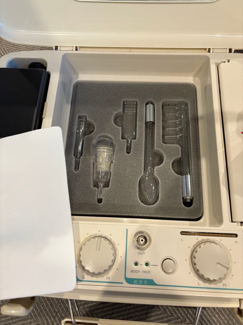 サミットインターナショナル リリーソニック　超音波多機能美容器 美顔器