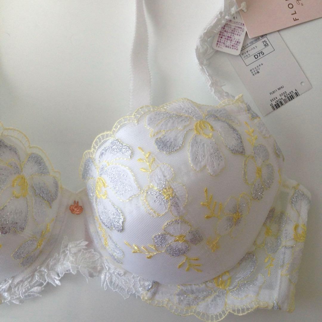 トリンプ フロラーレ 611 花刺繍 胸寄せブラジャー D75 ホワイト