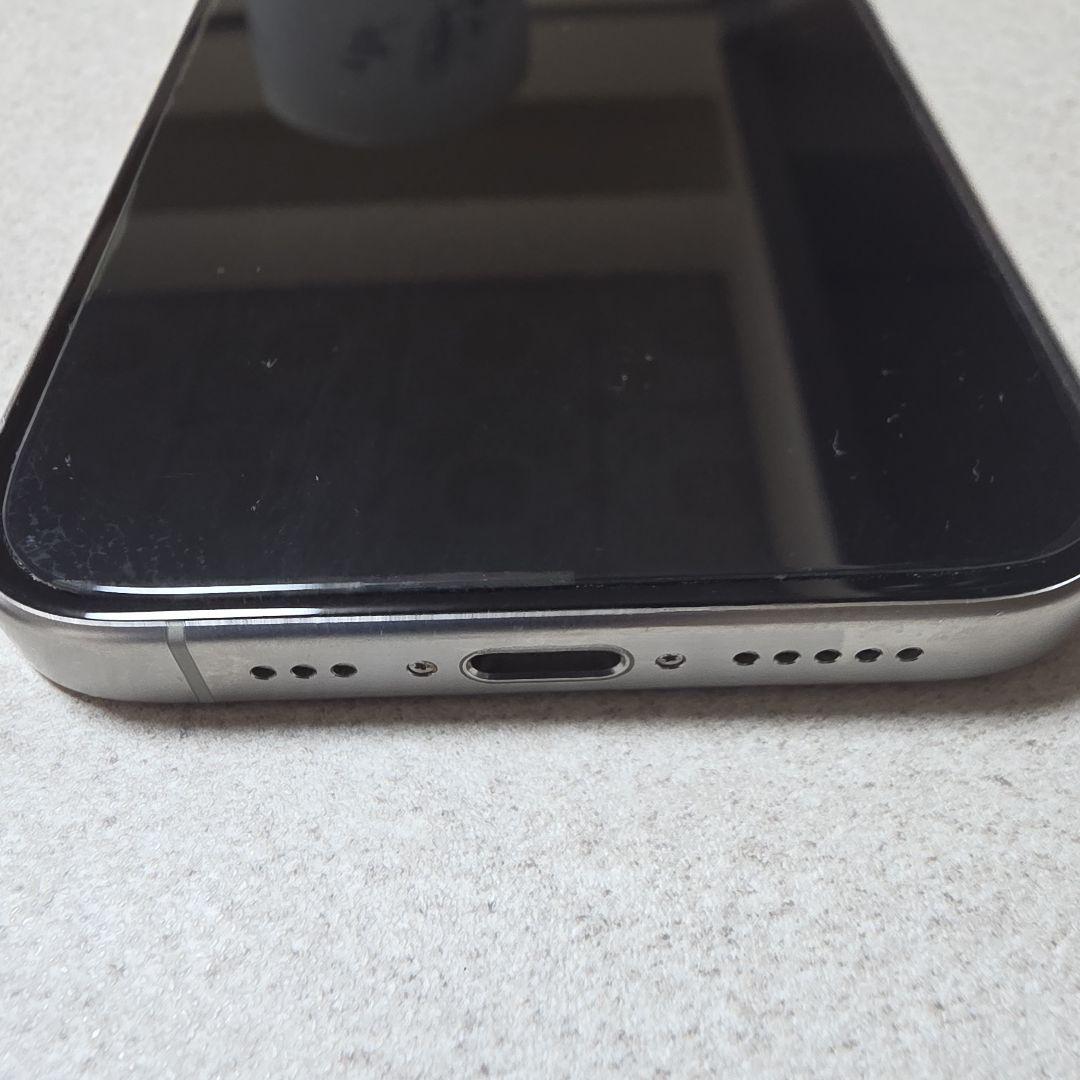 美品iPhone 15 Pro 256GBホワイトチタニウム Apple 携帯