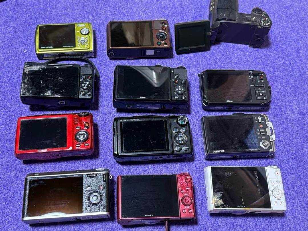 デジカメ12台ジャンク品です。