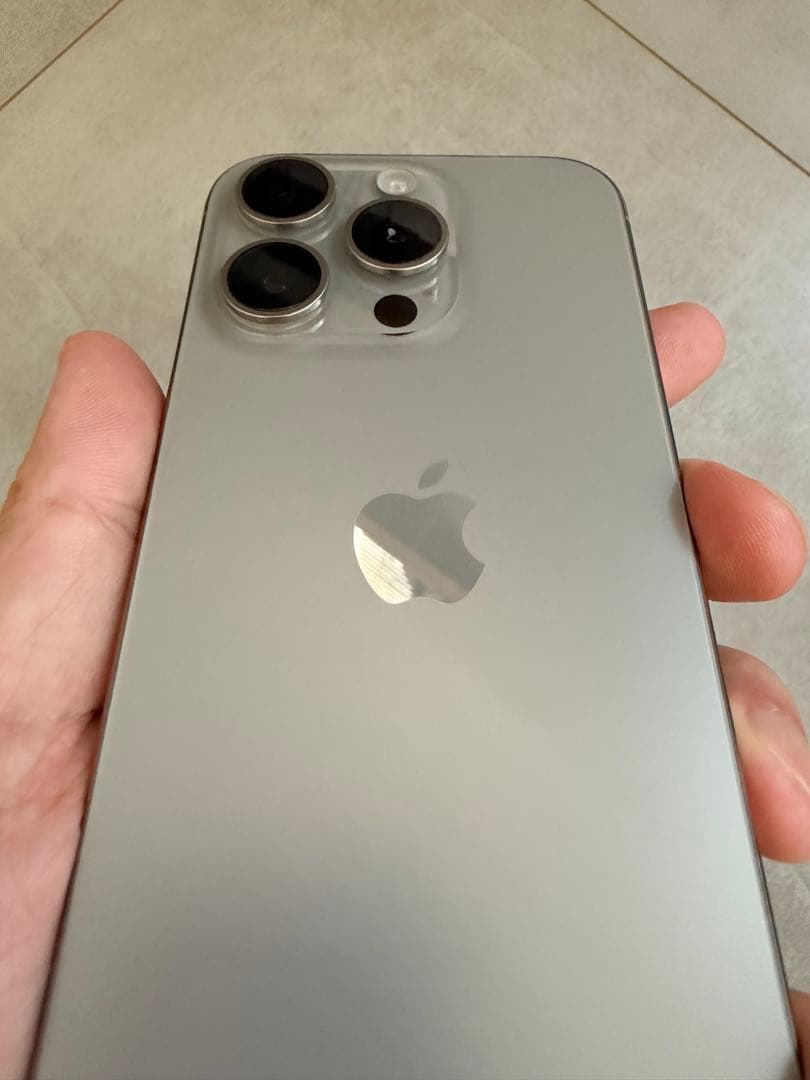 美品 iPhone 15 Pro ナチュラルチタニウム 256GB SIMフリー