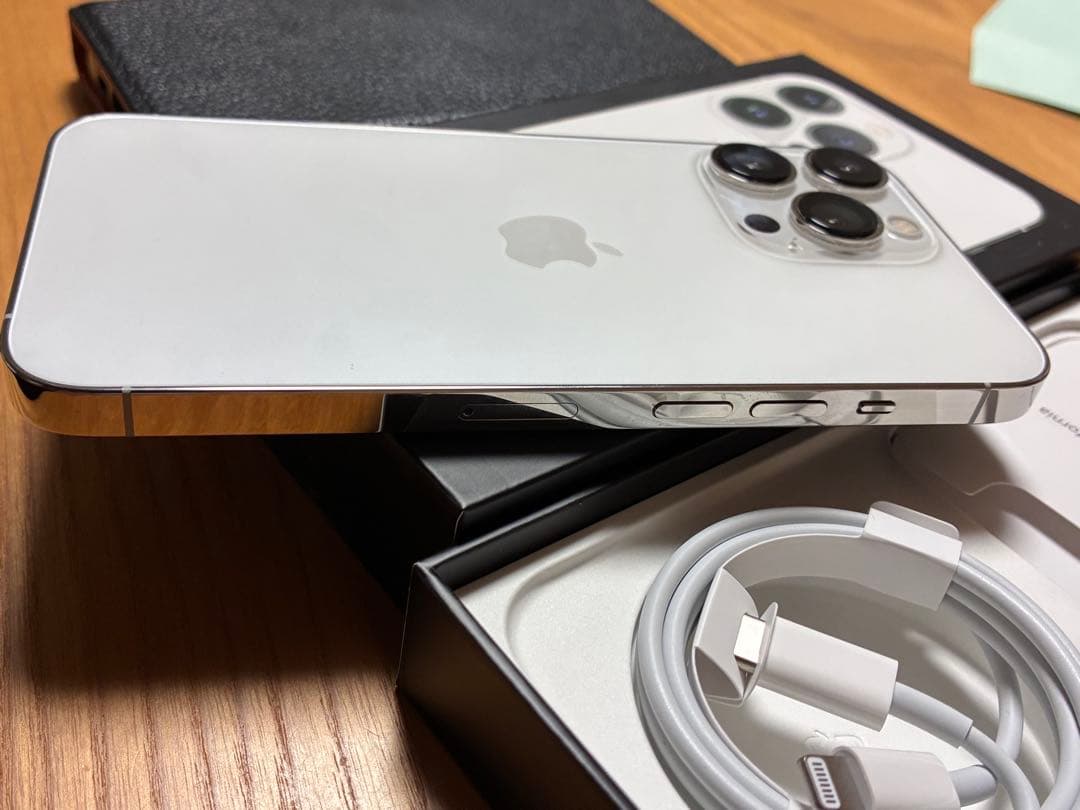 Apple iPhone 13 Pro シルバー 256GB 本体　ケーブル付