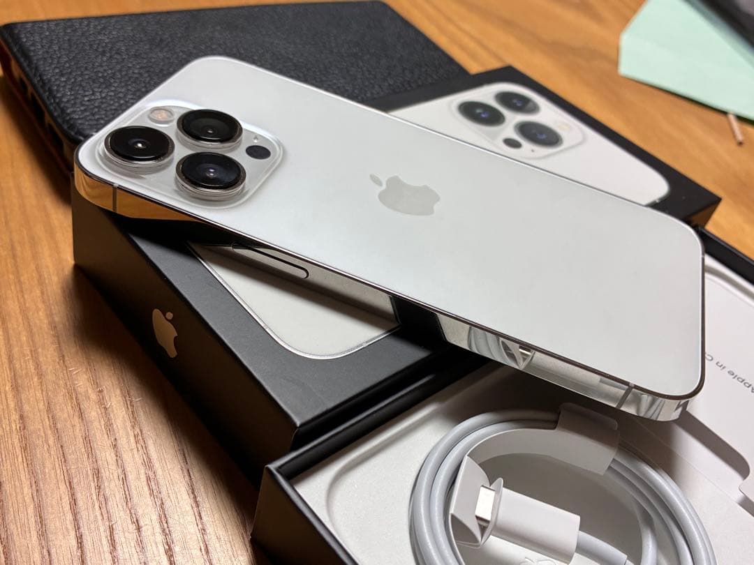 Apple iPhone 13 Pro シルバー 256GB 本体　ケーブル付