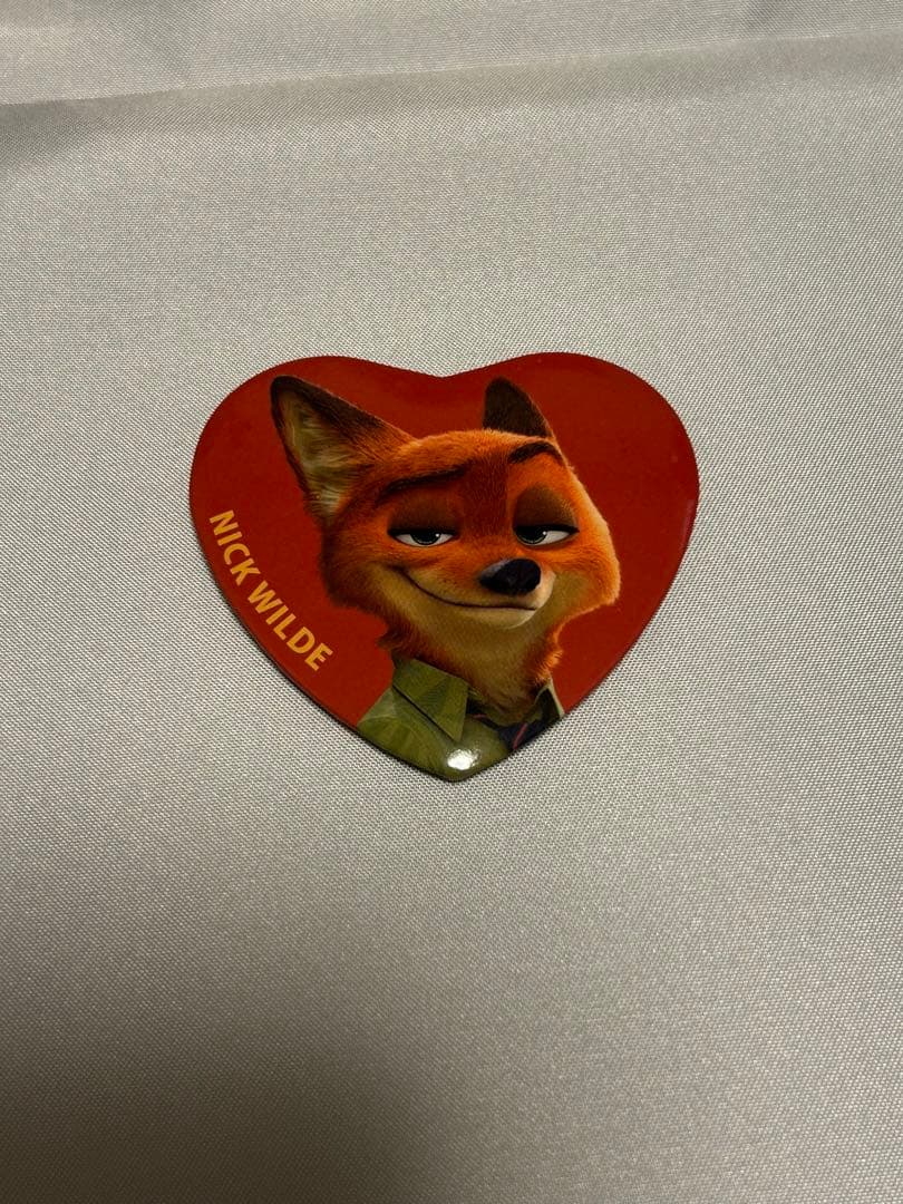 ニック・ワイルド ハート型ピンバッジ キディランド - メルカリ