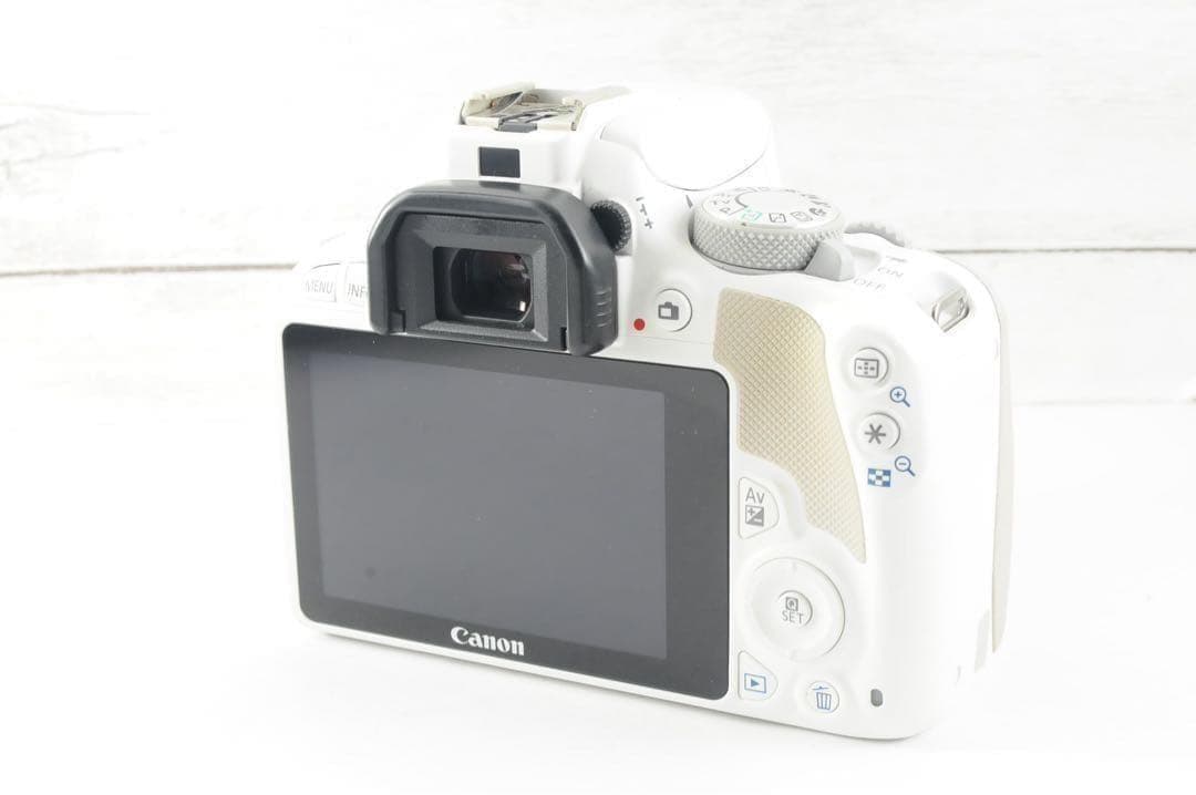 ❤️人気ホワイト❤️スマホ転送❤️Canon kiss X7