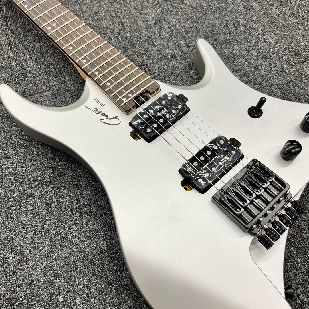 11130】【新品】 ヘッドレスギター 汎用ケース付き シルバー - メルカリ