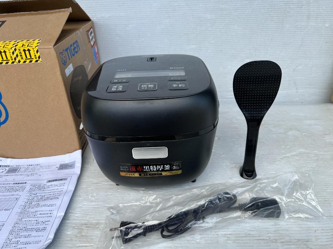 未使用 2024年製　タイガー マイコンジャー炊飯器 3合 JBS-B055KL