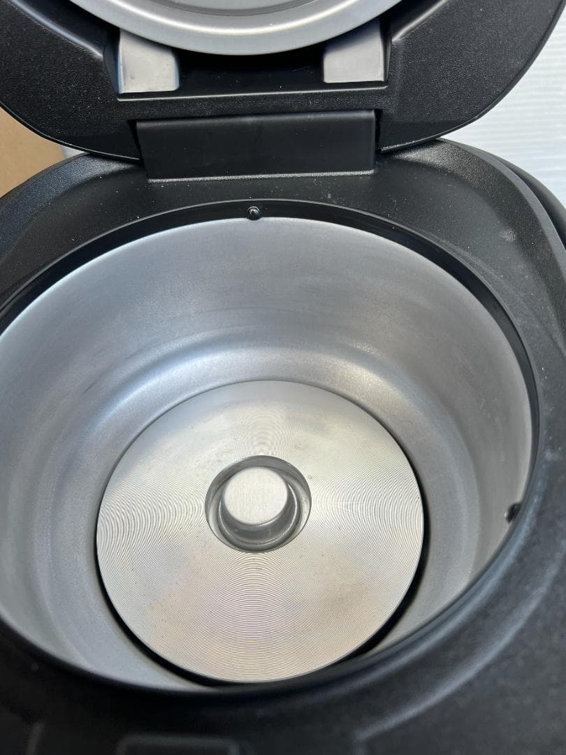 未使用 2024年製　タイガー マイコンジャー炊飯器 3合 JBS-B055KL