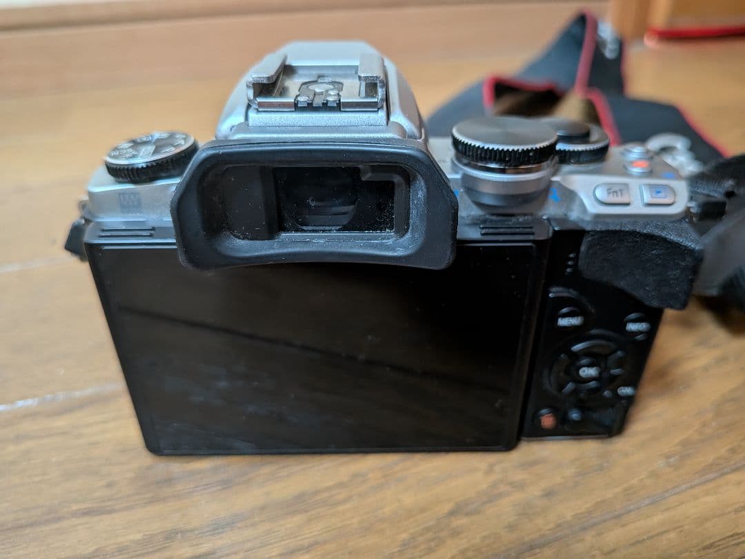 オリンパス・一眼レフカメラ・OM-D E-M10・レンズ2セット