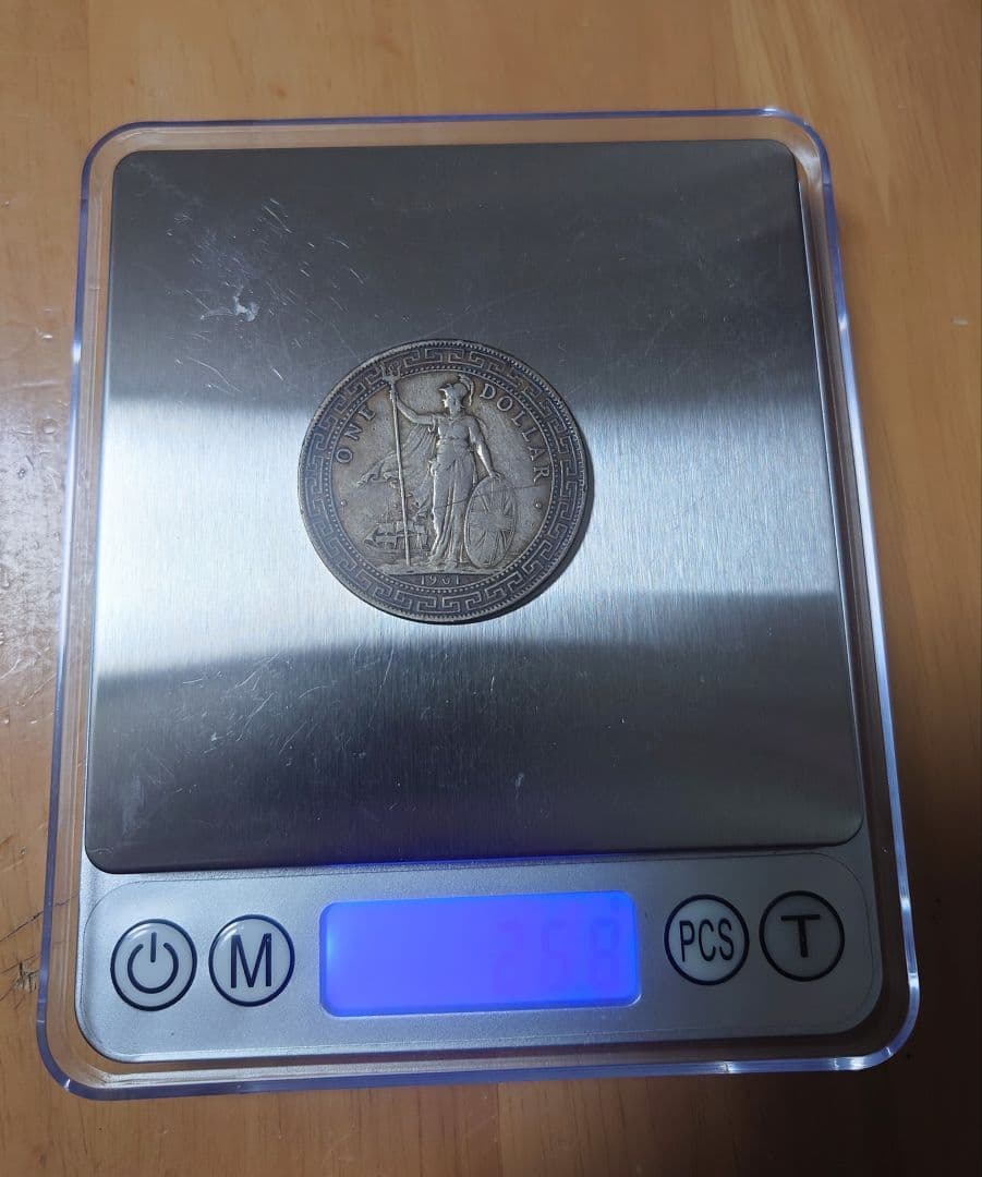 香港壹圓銀貨 古銭大型硬貨 1901年 イギリス貿易銀貨 1ドル硬貨