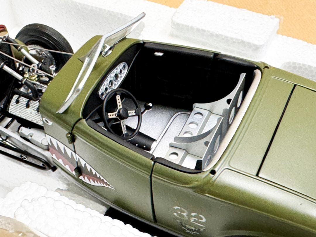 ☆ 32 FORD ROADSTER ARMY ☆ACME GMP☆ 1/18の通販はau PAY