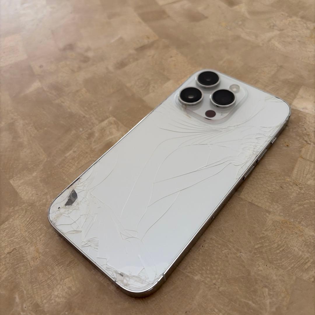 iphone 14pro 128gb シルバー 背面割れあり