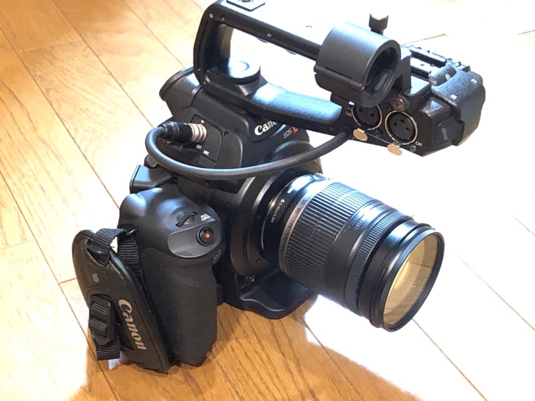 Canon EOS C100 ＋18-200 f3.5 レンズ付き シネマカメラ