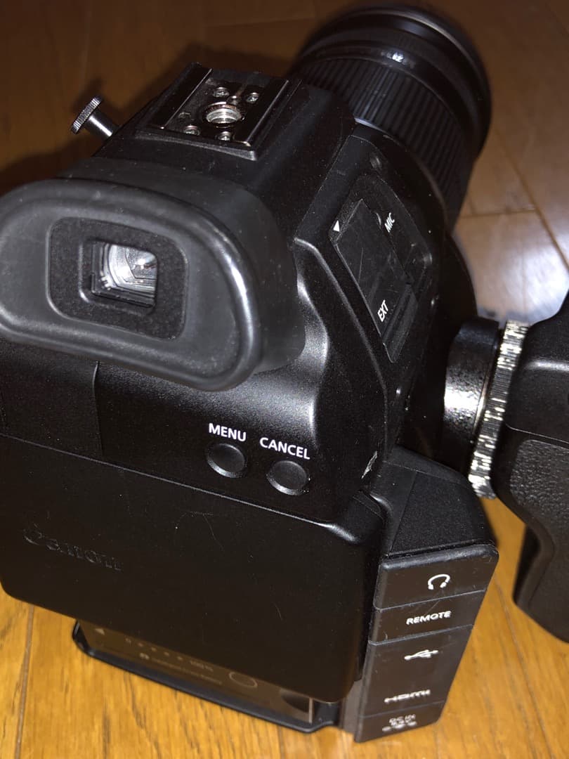 Canon EOS C100 ＋18-200 f3.5 レンズ付き シネマカメラ