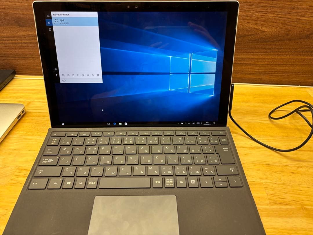 Surface pro4 （純正キーボード、専用充電器つき）