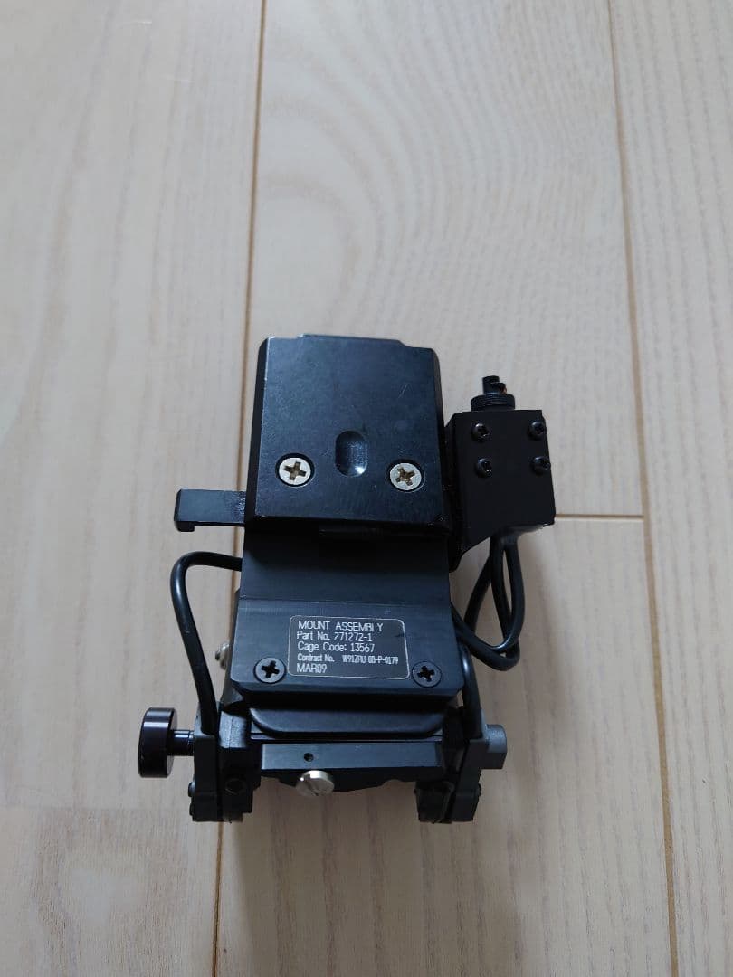 実物 ANVIS AN/AVS-9用 NVGマウント ナイトビジョン LE装備