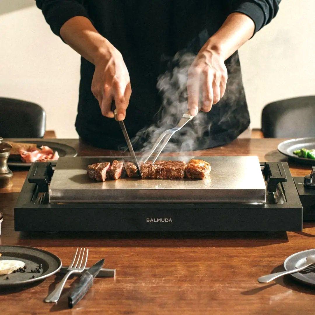 【新品未使用】ホットプレート（BALMUDA The Plate Pro） 特徴 | BALMUDA The Plate Pro | BALMUDA（バルミューダ）公式サイト