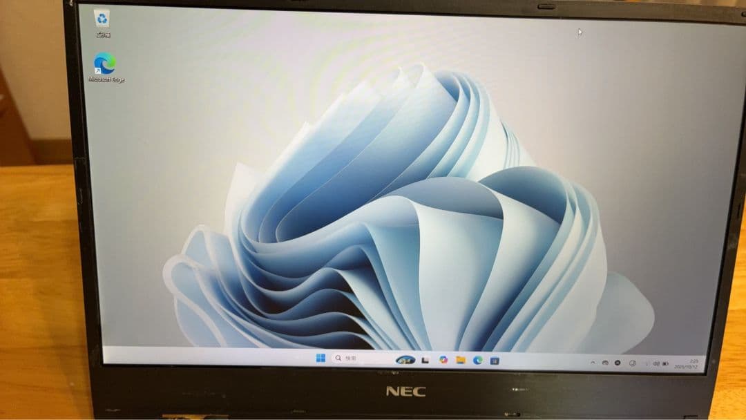 軽量薄型☆NEC VKT12H-3 i5-7Y54 メモリ8GB SSD128