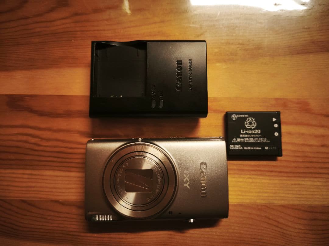 Canon IXY 650 シルバー コンパクトデジタルカメラ　美品