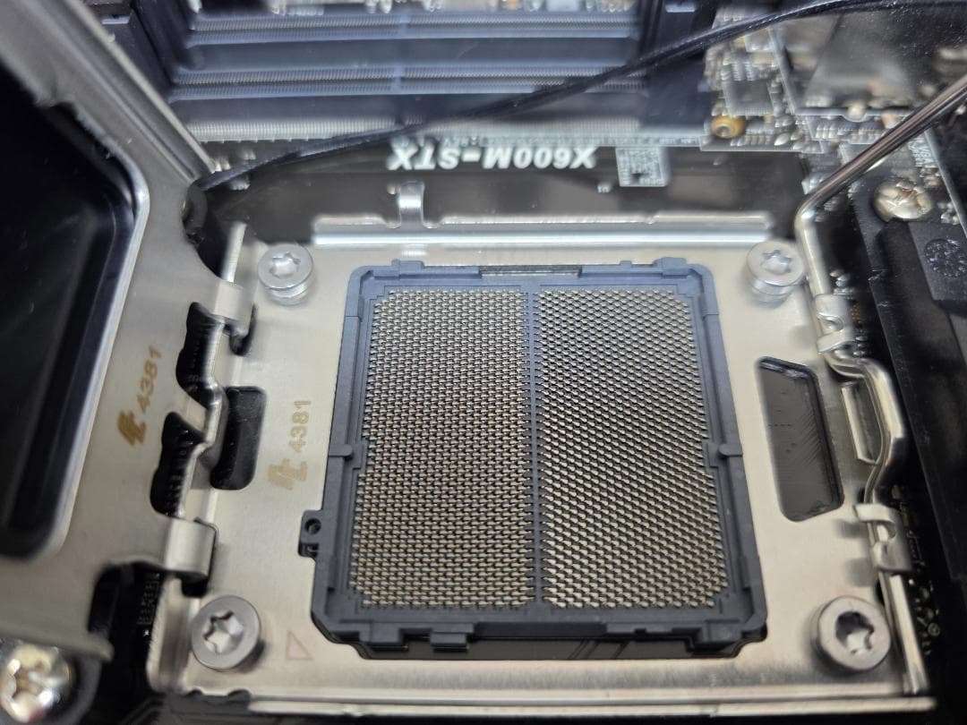 ASROCK DeskMini X600-STX WiFI内蔵