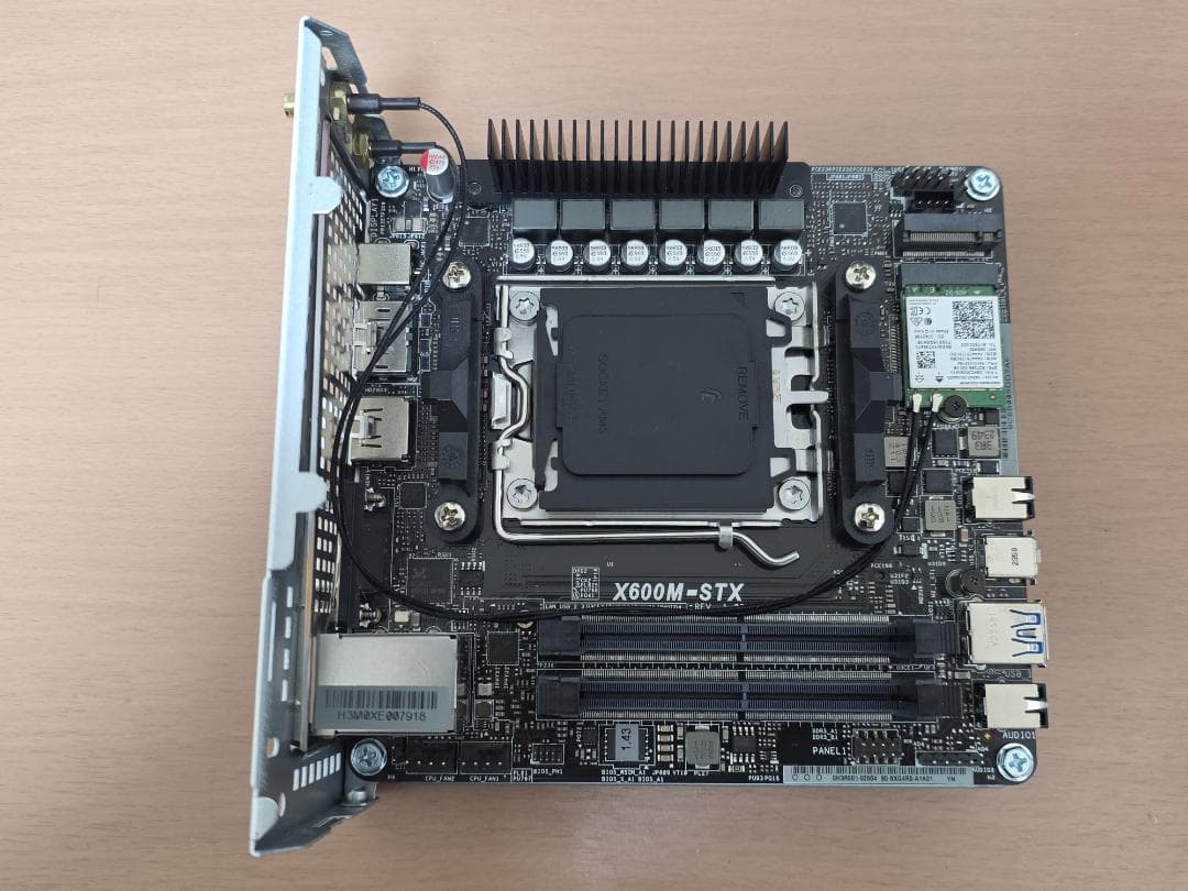 ASROCK DeskMini X600-STX WiFI内蔵