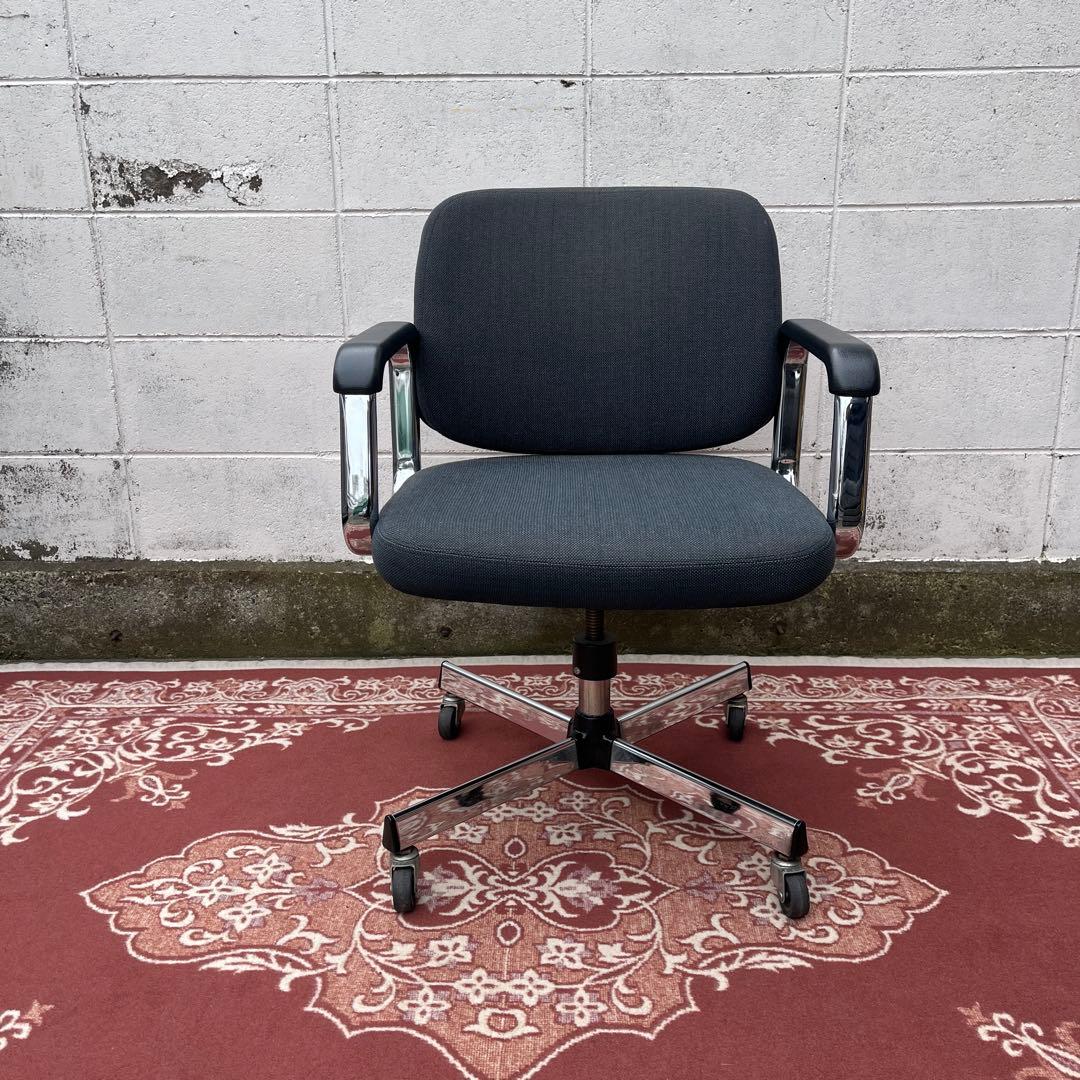 インダストリアル工業系◾️ PLUS キャスター付き アームチェア デスク