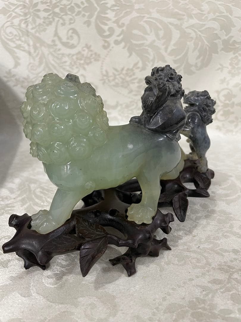 希少 中国骨董 美術品 翡翠 青島獅子 天然石 置物 年代物 台座付き 箱