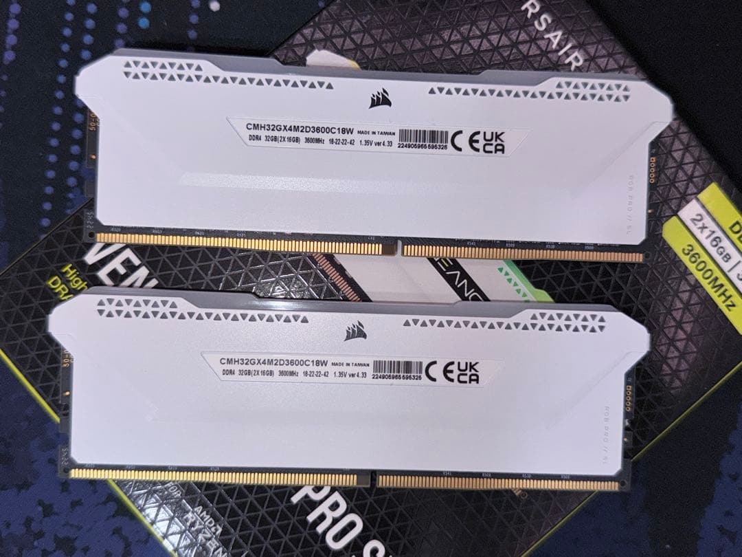 Corsair DDR4 3600 32GB (16GBx2) ホワイト