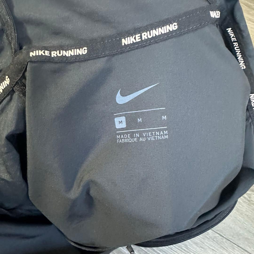 NIKEエッセンシャルフラッシュフーディー Mサイズ - メルカリ